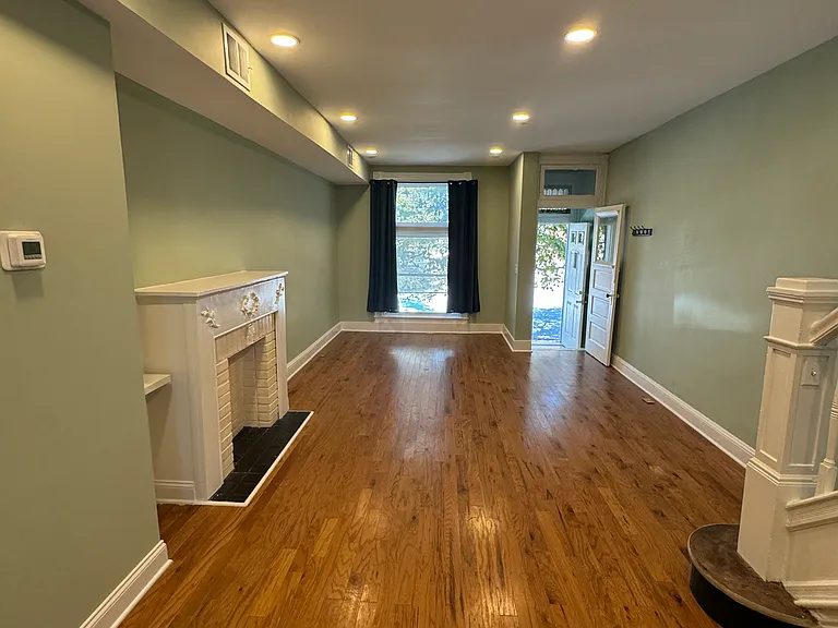 809 N Luzerne Ave — Photo 4