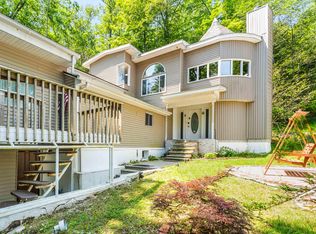 133 W Hemlock Dr, Greentown, PA 18426