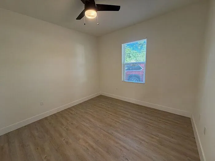 1811 Baxter Ave — Photo 11