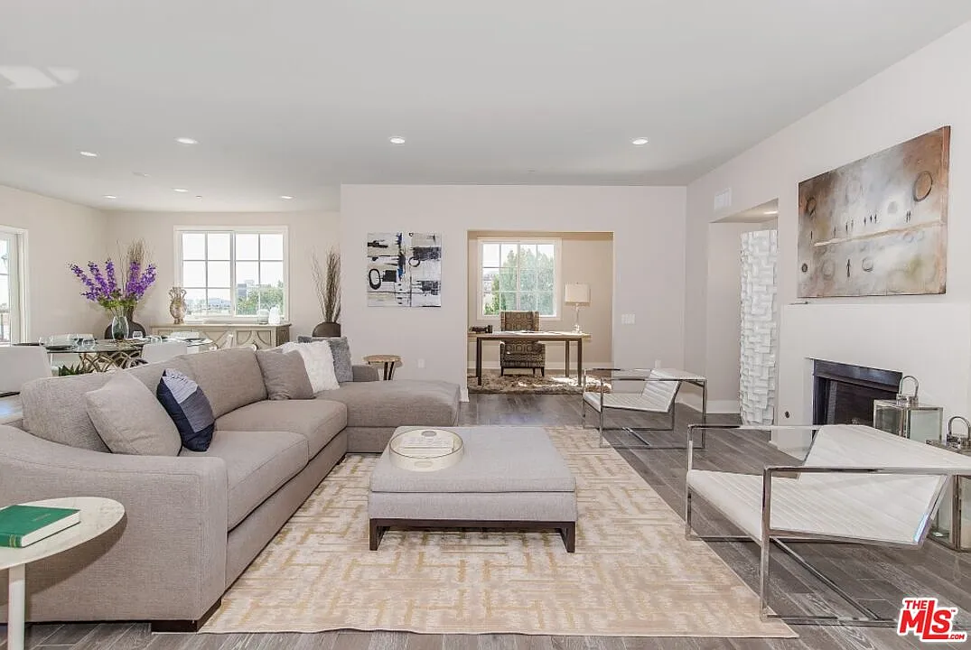 2 bed, 3.0 bath, 1450 sqft, $7,295 — Photo 2