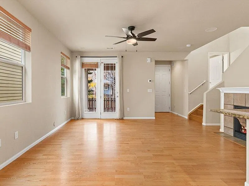 3 bed, 2.5 bath, 1323 sqft, $2,725 — Photo 4