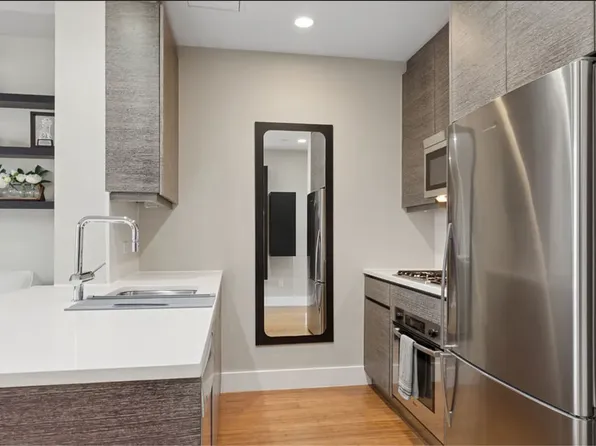 305 West 16th Street image 3 of 14