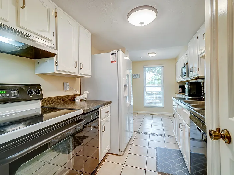 8064 Hetz Dr — Photo 10