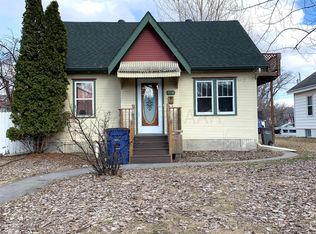 916 3rd St S, Moorhead, MN 56560