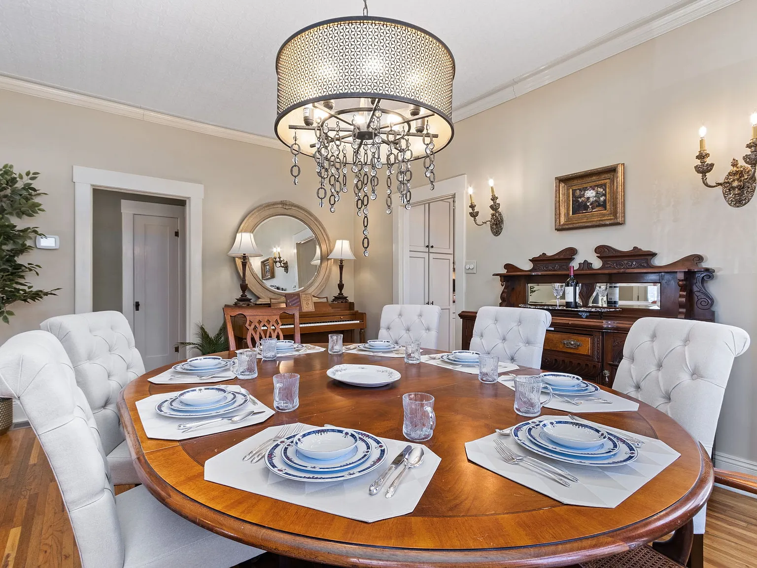 4 bed, 2200 sqft, $3,600 — Photo 2