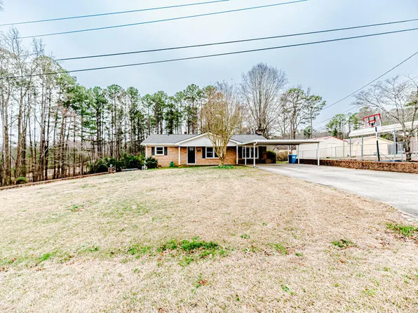 2104 Live Oak Dr, Sanford, NC 27330