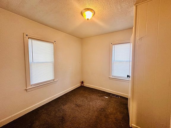 3rd image of 12794 Sarsfield Ave