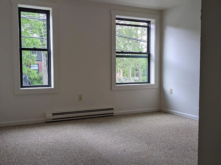 348 College St — Photo 72