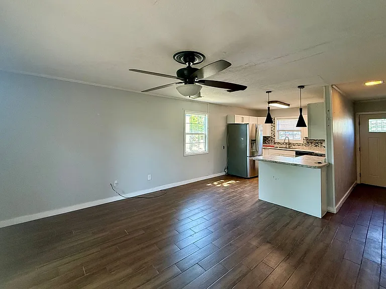 2213 Spence Cir — Photo 2