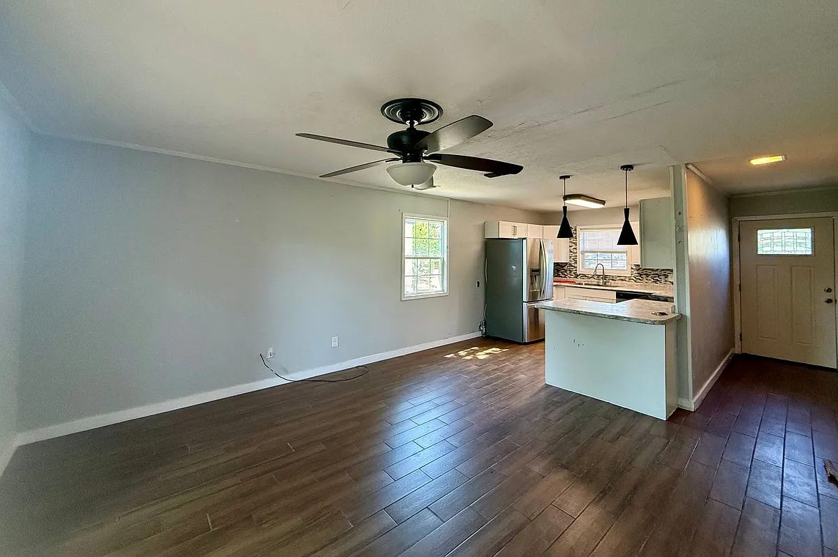 Building Photo - 2213 Spence Cir