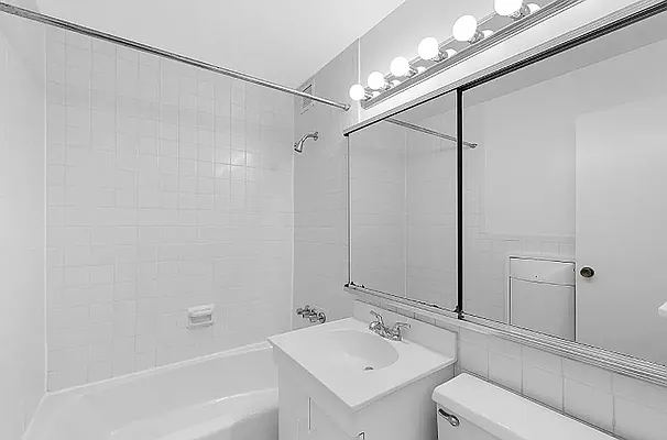 Rented by REAL New York | media 17