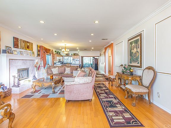 3rd image of 17022 S Berendo Ave