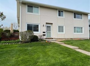 428 Eastbrooke Ln, Rochester, NY 14618