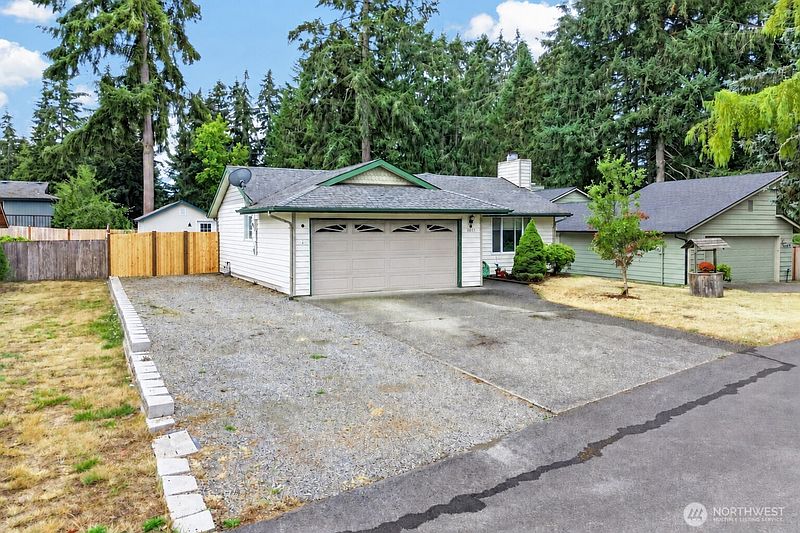 2nd image of 3073 Carpenter Hills Loop SE