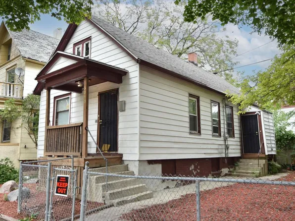 3040 North 11th STREET, Milwaukee, WI 53206
