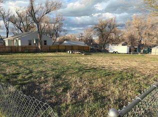 618 S 5th St, Glenrock, WY 82637