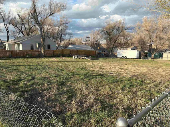 618 S 5th St, Glenrock, WY 82637