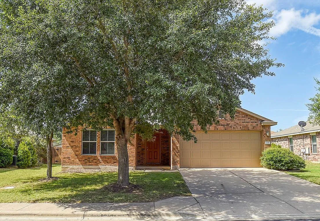 3 bed, 2.0 bath, 1390 sqft, $1,875 — Photo 1