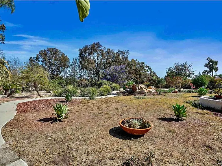 3111 Skyline Dr — Photo 12