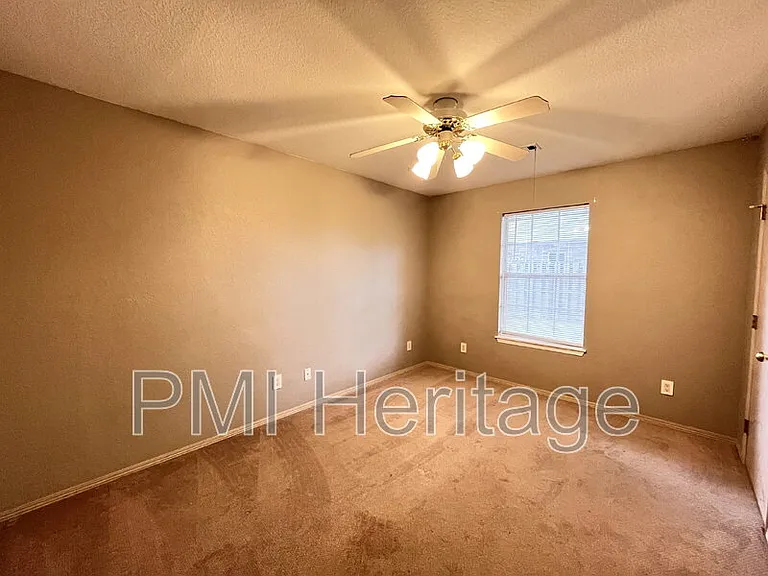 886 N Daisy Ln — Photo 6