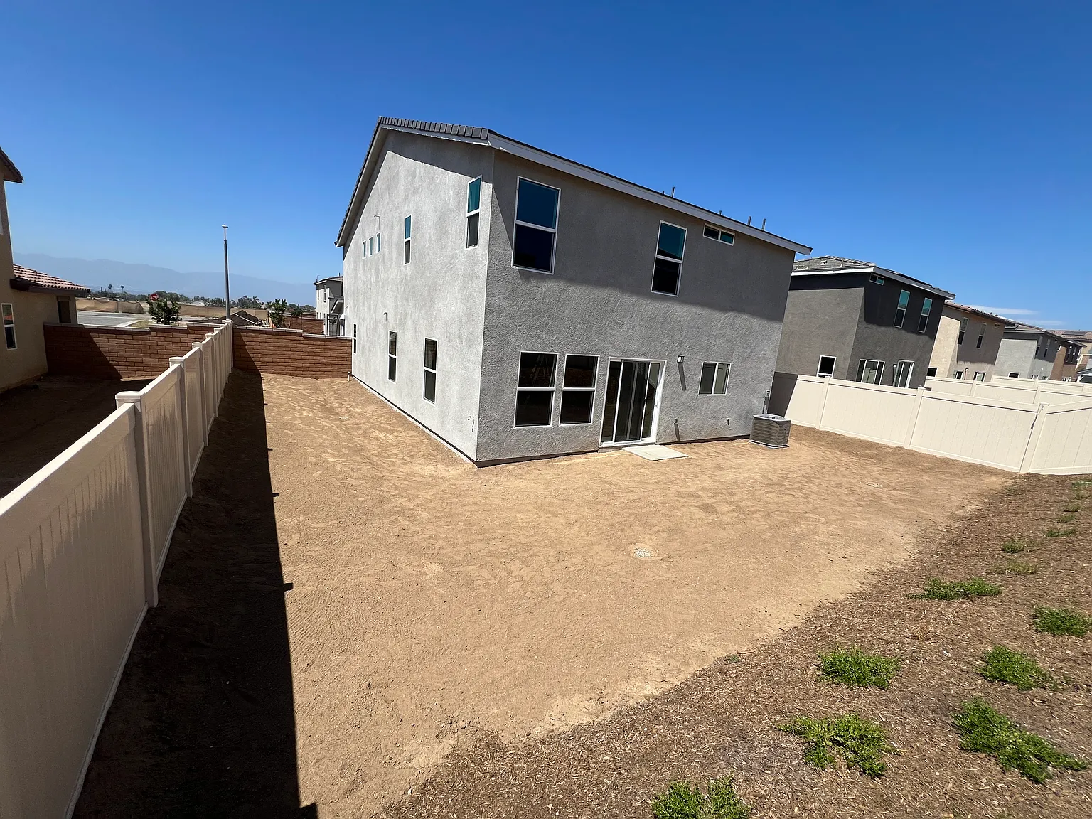 6 bed, 4792 sqft, $4,500 — Photo 4