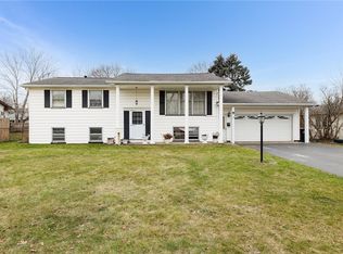69 Fern Castle Dr, Rochester, NY 14622