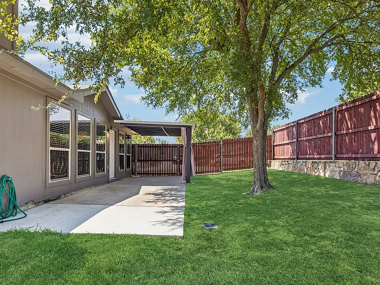 1001 Margaret Dr — Photo 28