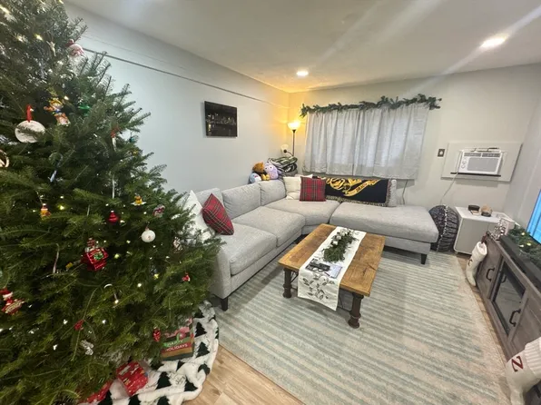 144 Kenrick St APT 3, Brighton, MA 02135