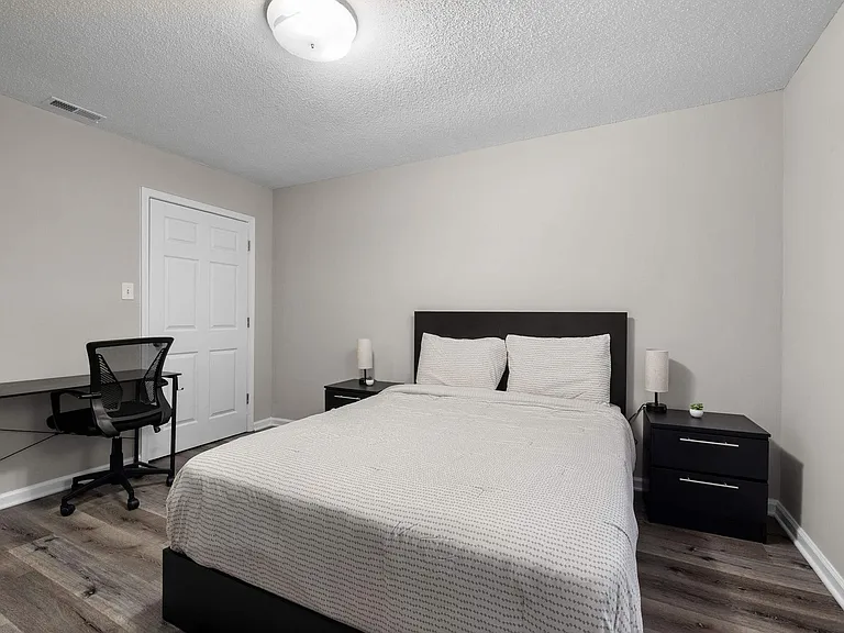 Longleaf Dr — Photo 2