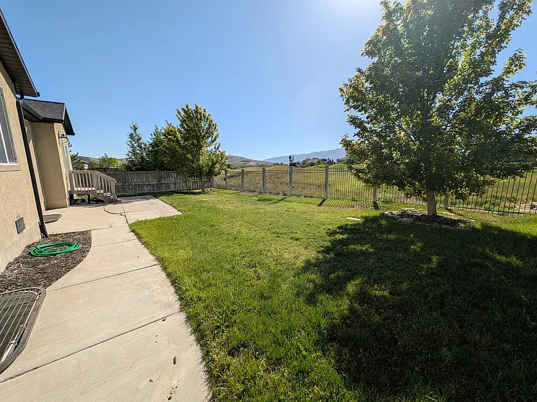 8743 N Franklin Dr — Photo 5
