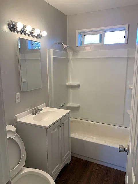 300 Glenn Dr — Photo 3