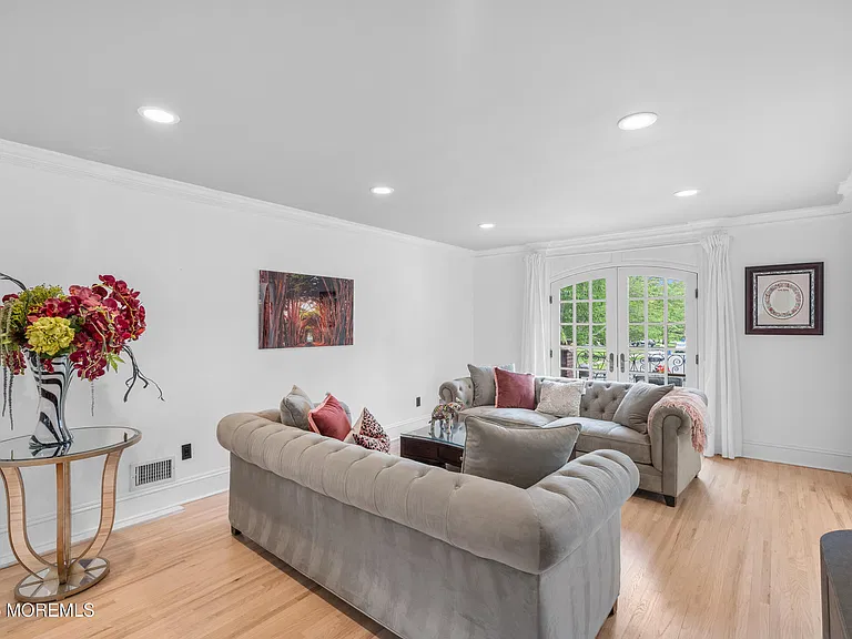 13 Valley Forge Rd — Photo 24