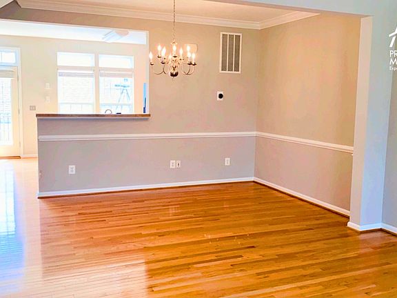 5th image of 908 Rainier Rd #1