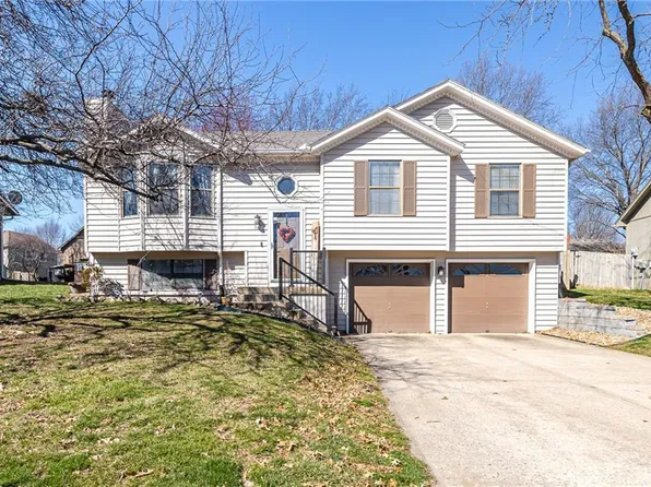 312 SE Onyx Dr, Lees Summit, MO 64063