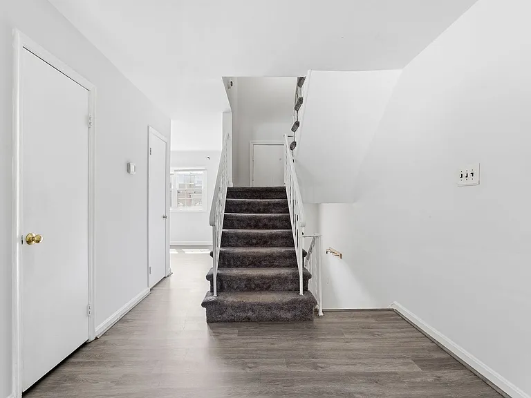 9178 Laurelwood Ct — Photo 13