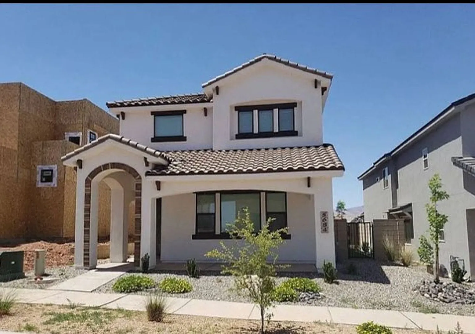 Desert Color Home! — Photo 1