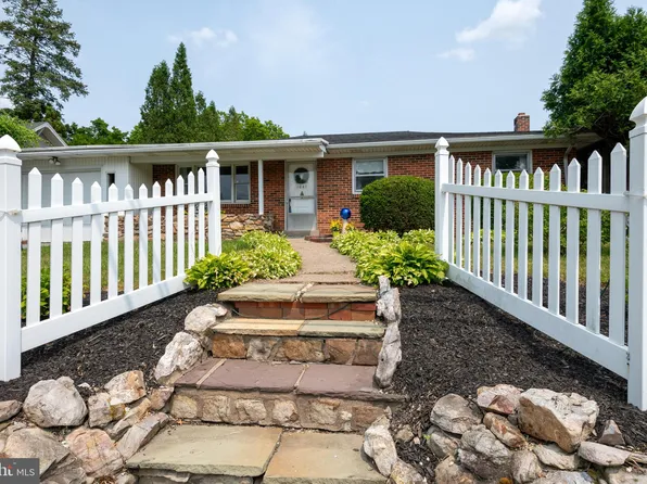 1041 N Mountain Rd, Harrisburg, PA 17112