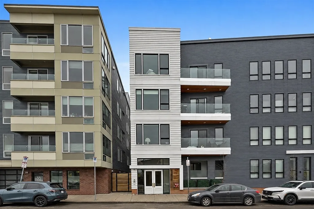 3 bed, 2.0 bath, 2262 sqft, $7,500 — Photo 1