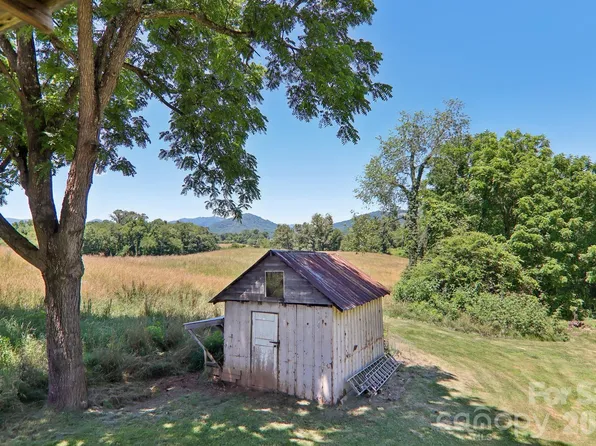414 Skyline Dr, Canton, NC 28716