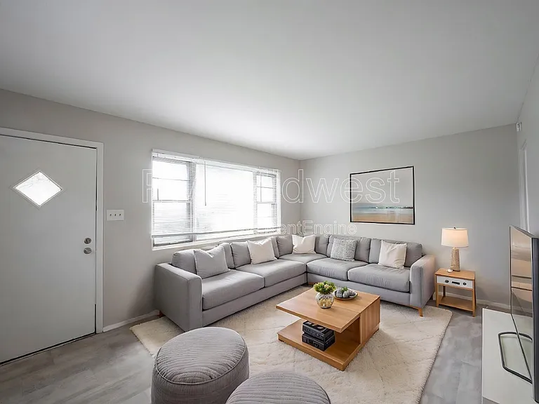5820 Grandview Dr — Photo 6