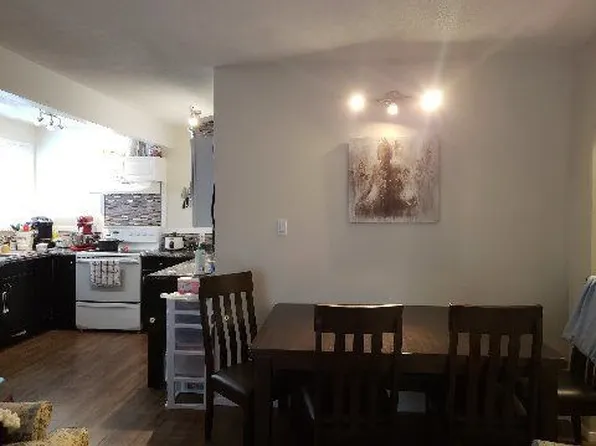 5216 56th Ave #1A, Ponoka, AB T4J 1G6