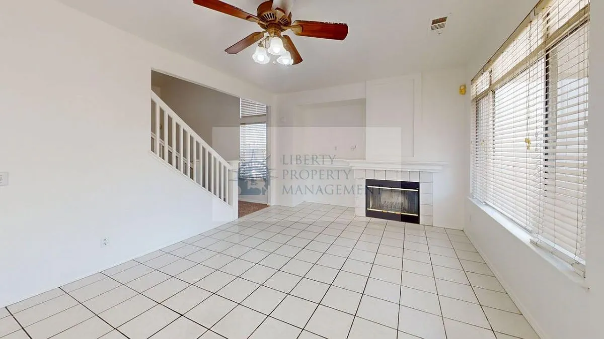3 bed, 2.5 bath, 1754 sqft, $2,350 — Photo 2