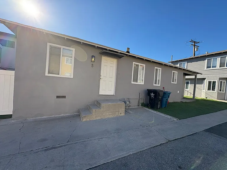 527 Hyde Park Blvd — Photo 4
