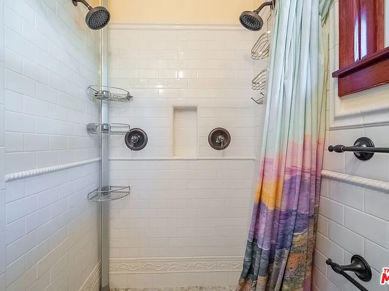 4253 Fountain Ave — Photo 45