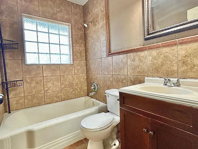 1229 Frances St — Photo 11