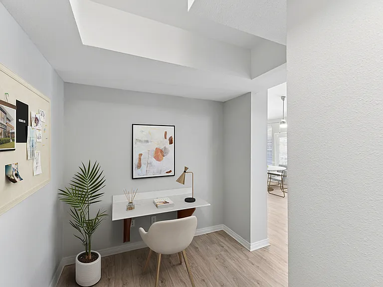 2x2 1095 sqft B2U - Unit 4305 Entry Nook 2x2 1095 sqft B2U - Unit 4305 Entry Nook