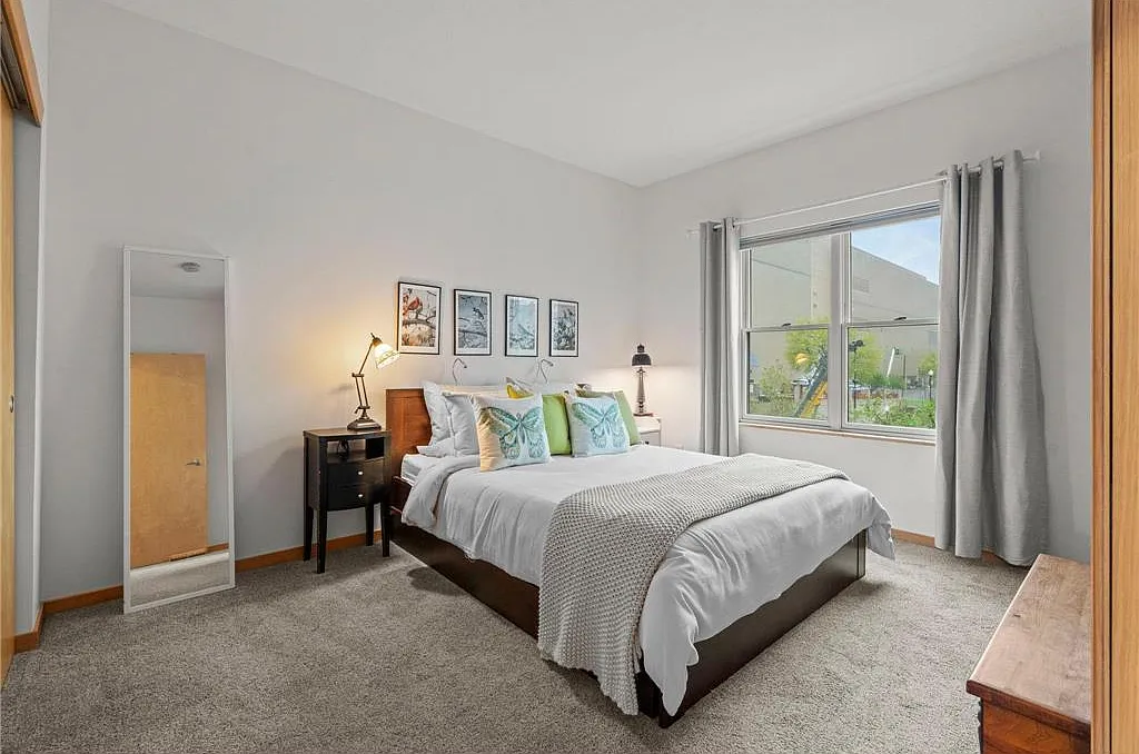 3 bed, 1.5 bath, 1412 sqft, $2,095 — Photo 4