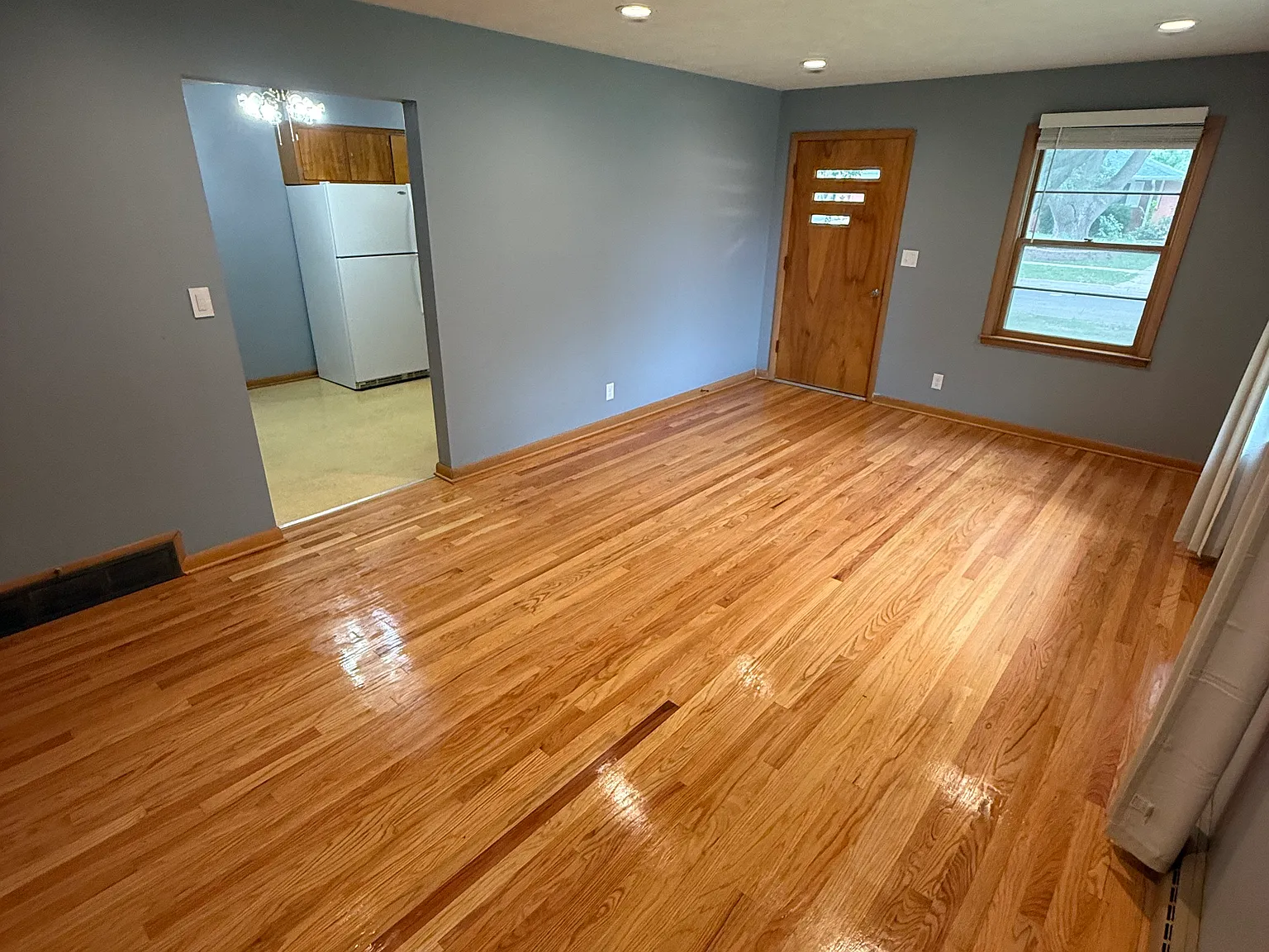 3 bed, 2.5 bath, 945 sqft, $1,975 — Photo 2