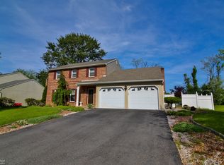 1098 Jervin Dr, Allentown, PA 18104
