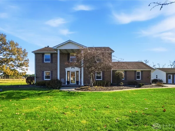 1681 Valley Heights Rd, Xenia, OH 45385